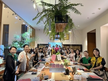 穿越千年的雅致之美——中荷人寿蜜丝会宋锦首饰DIY匠心之约